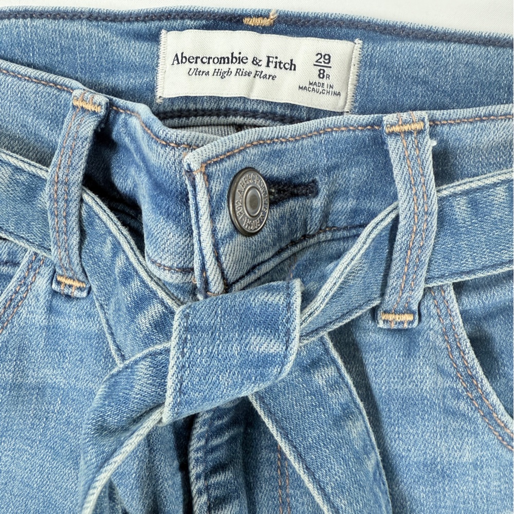 NWOT Abercrombie & Fitch Ultra High Rise Flare Jeans – Size 29 / 8R - Picture 3 of 8